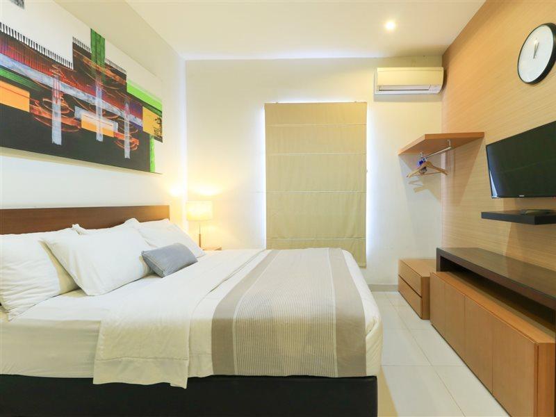 Home Guesthouse Surabaya Eksteriør bilde