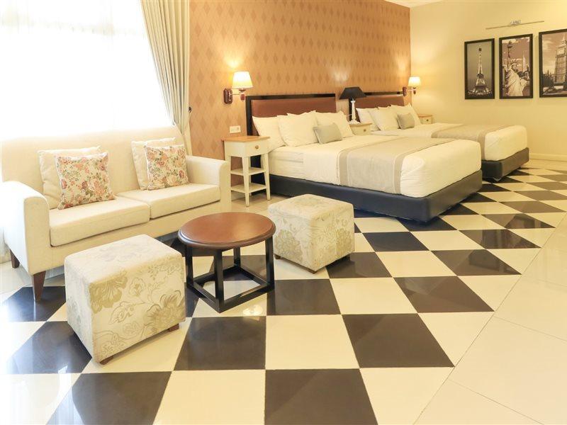 Home Guesthouse Surabaya Eksteriør bilde