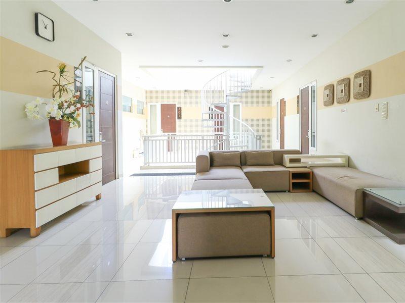 Home Guesthouse Surabaya Eksteriør bilde