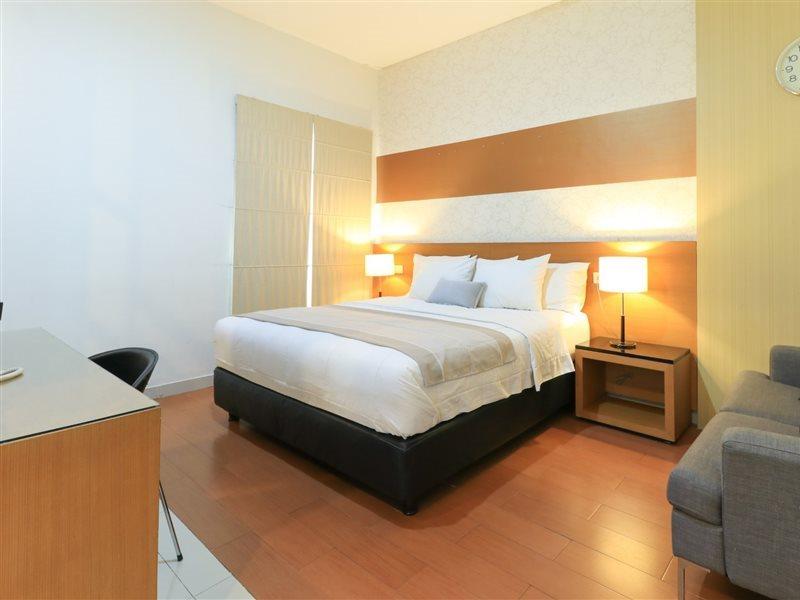 Home Guesthouse Surabaya Eksteriør bilde