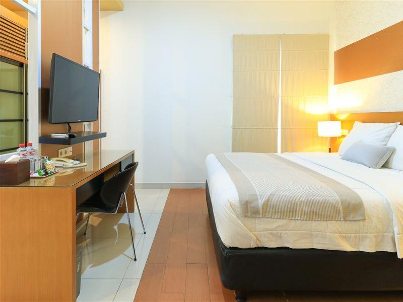 Home Guesthouse Surabaya Eksteriør bilde