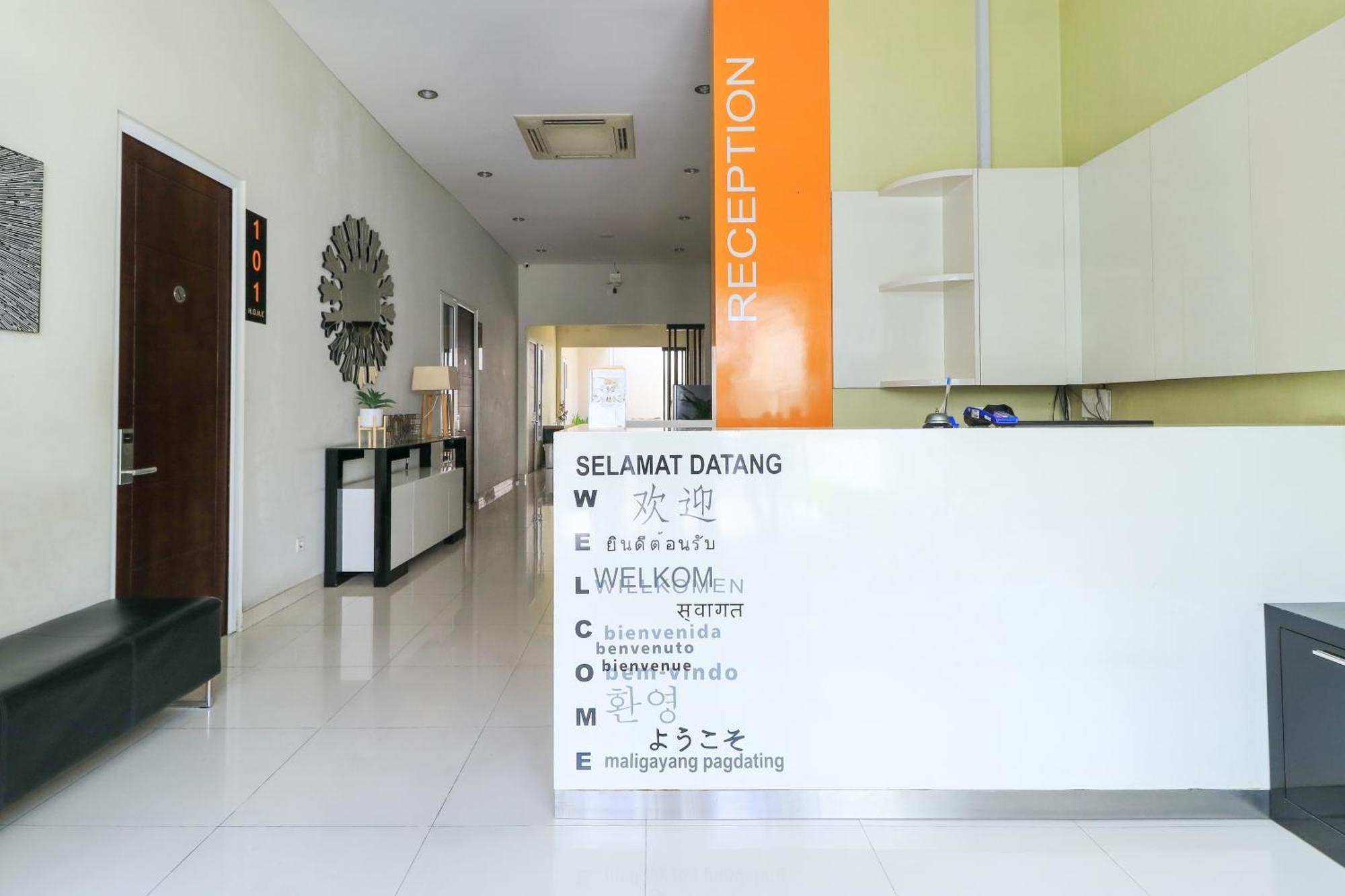Home Guesthouse Surabaya Eksteriør bilde