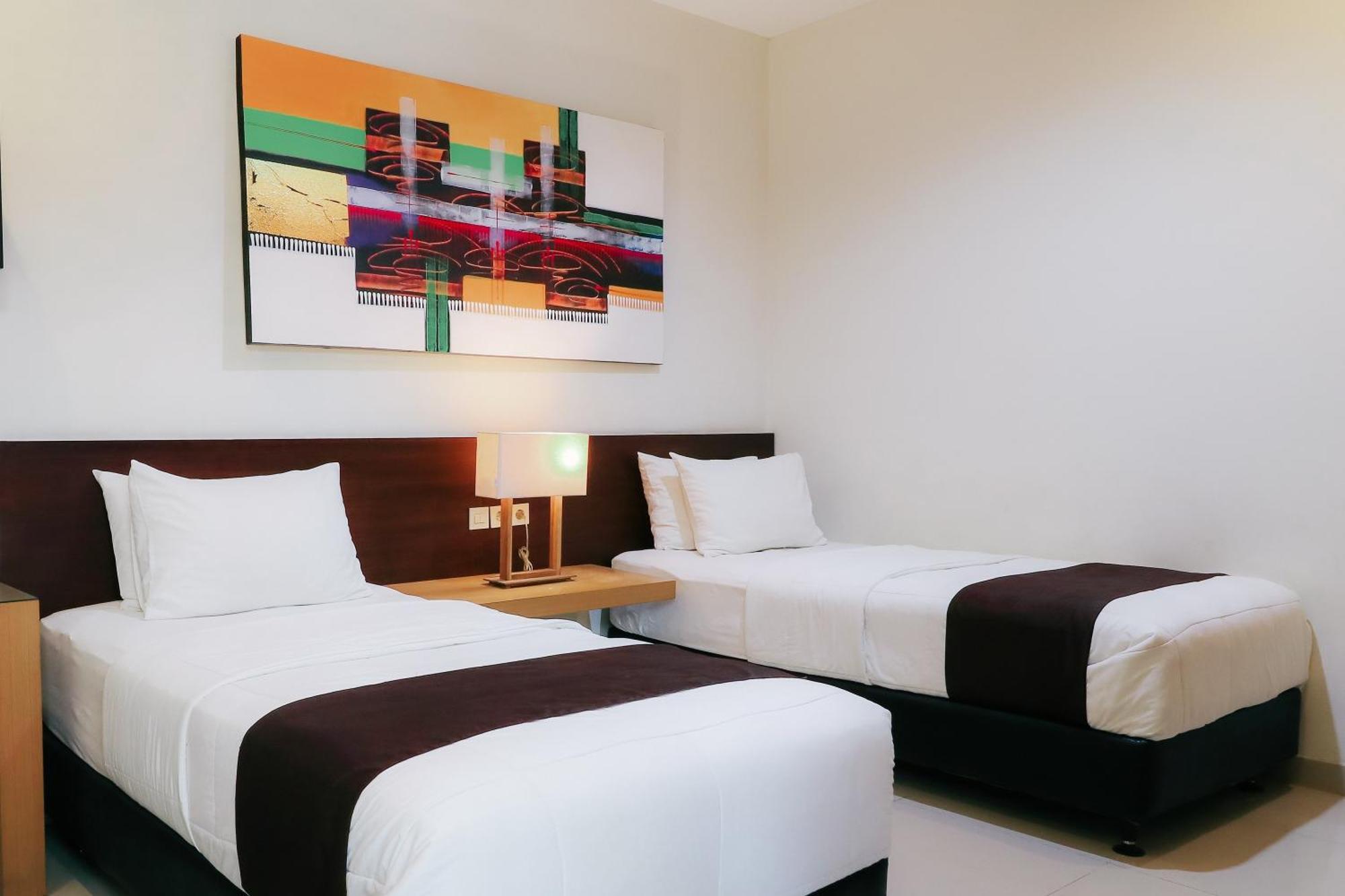 Home Guesthouse Surabaya Eksteriør bilde