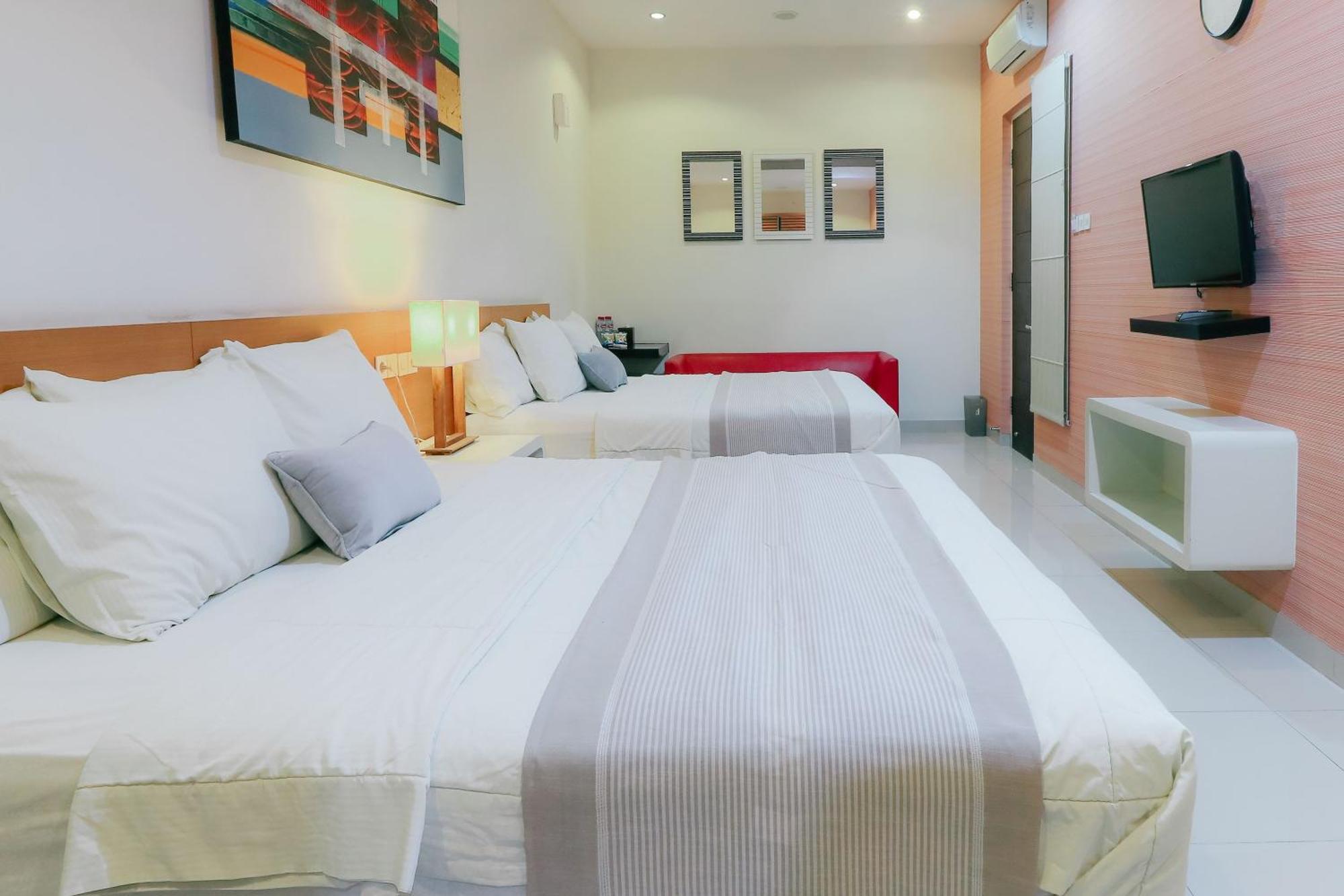 Home Guesthouse Surabaya Eksteriør bilde