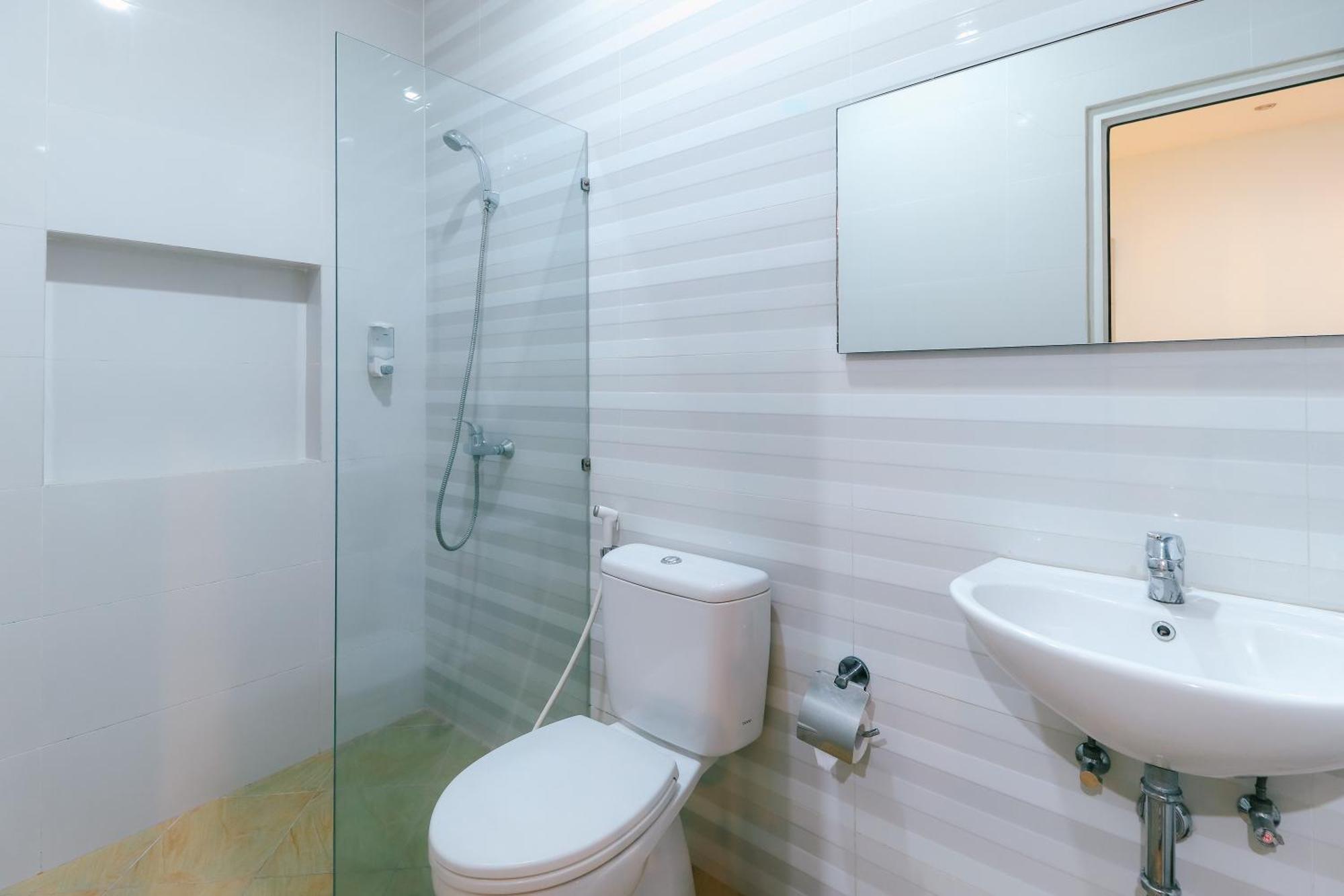 Home Guesthouse Surabaya Eksteriør bilde