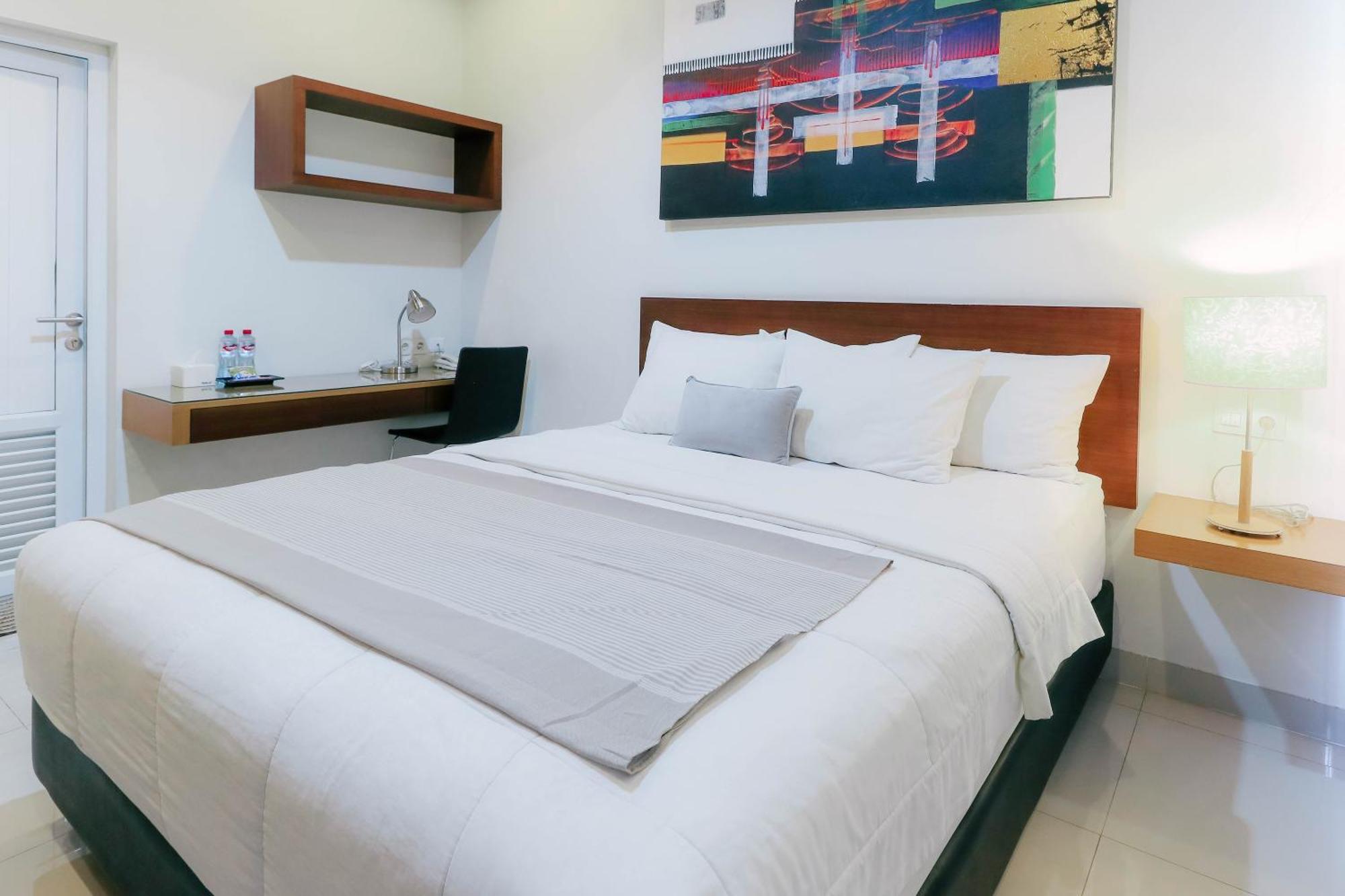 Home Guesthouse Surabaya Eksteriør bilde